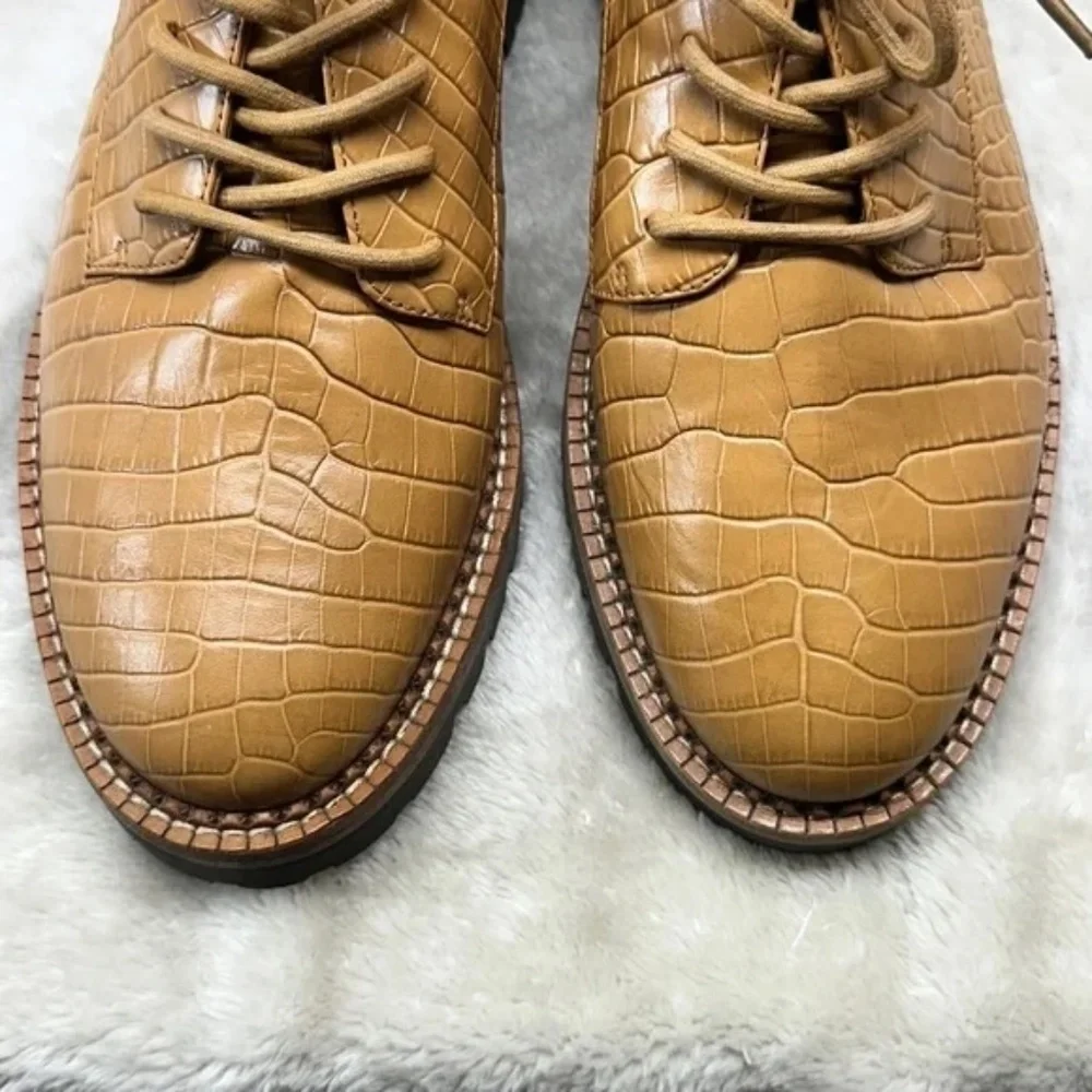$375 VINCE Camilla Lug Platform Leather Embossed Derby in Tan - Size 10